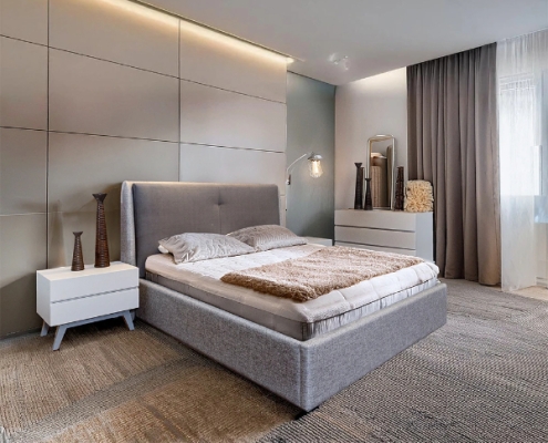 epiplo_livin κρεβατι με κομοδινα υφασμάτινο SPENCER γκρι χρώμα με ξύλινα κομοδίνα και συρταριέρα εχει αλεκιαστο υφασμα